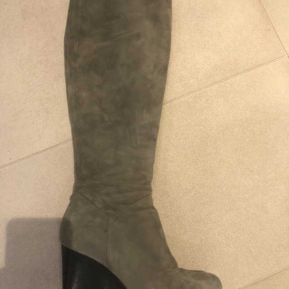 Cole Haan grey suede wedge side zipper sz 6.5 - Picture 4 of 7